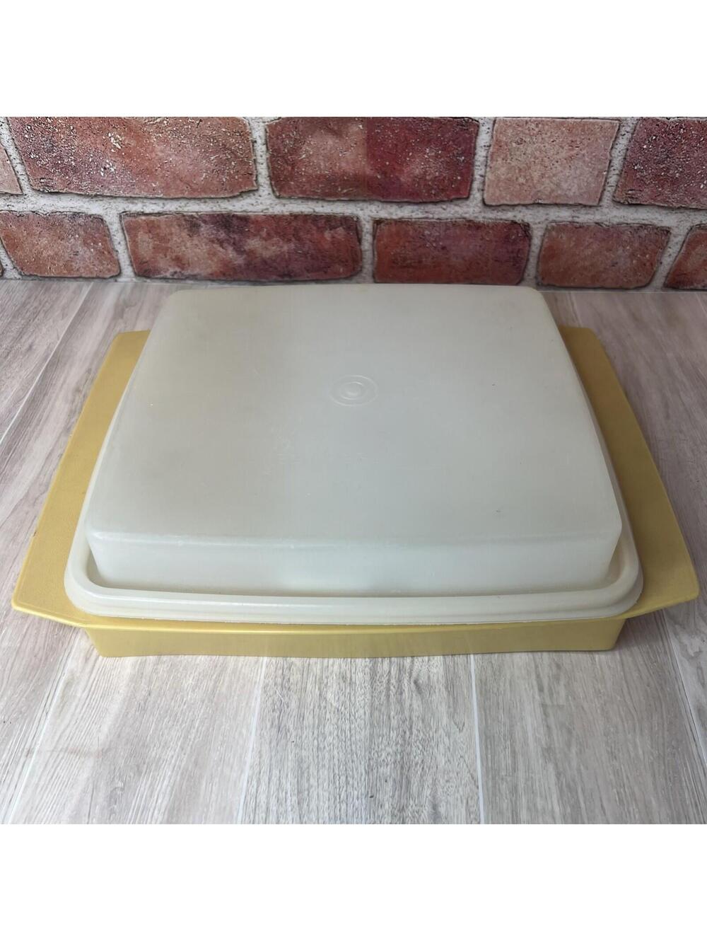 Vintage Tupperware Deviled Egg Keeper Carrier Tray #723-4 Harvest Gold